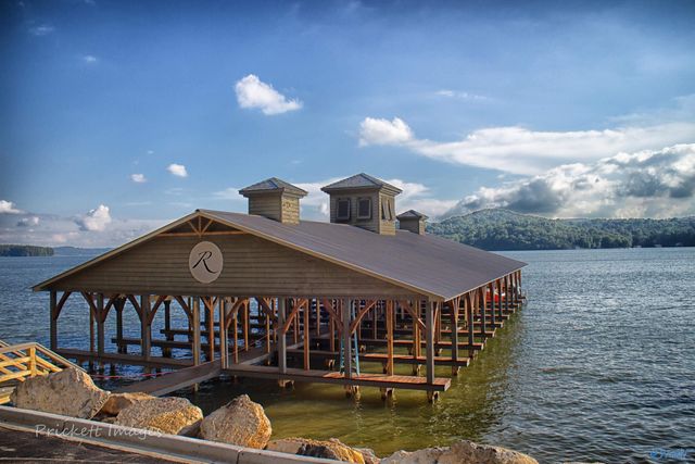 415 Boathouse Drive, Guntersville, AL 35976