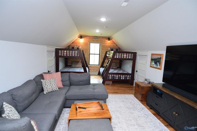 415 Boathouse Drive, Guntersville, AL 35976