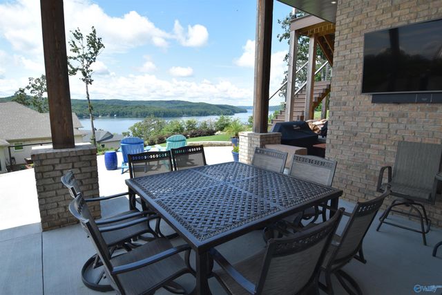 415 Boathouse Drive, Guntersville, AL 35976