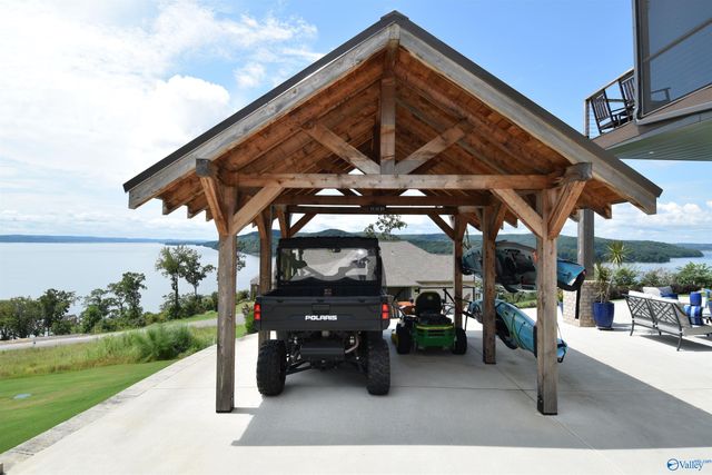415 Boathouse Drive, Guntersville, AL 35976