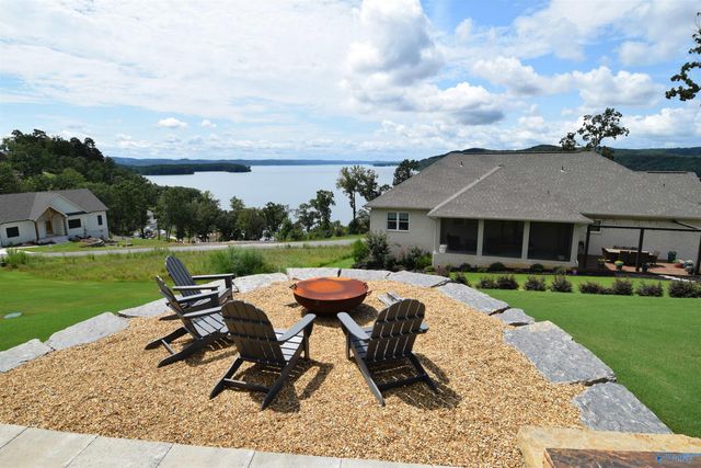 415 Boathouse Drive, Guntersville, AL 35976