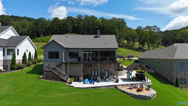 415 Boathouse Drive, Guntersville, AL 35976
