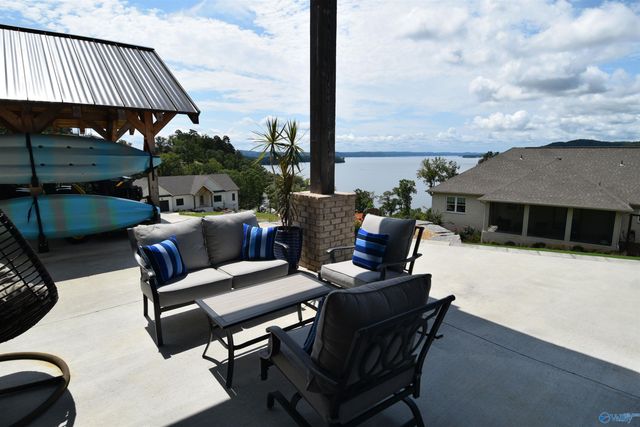 415 Boathouse Drive, Guntersville, AL 35976