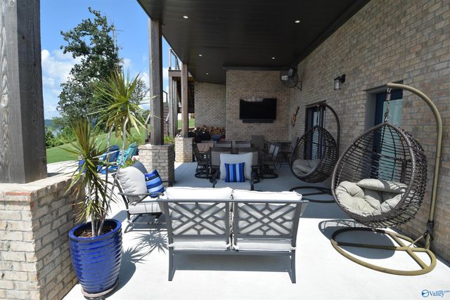 415 Boathouse Drive, Guntersville, AL 35976