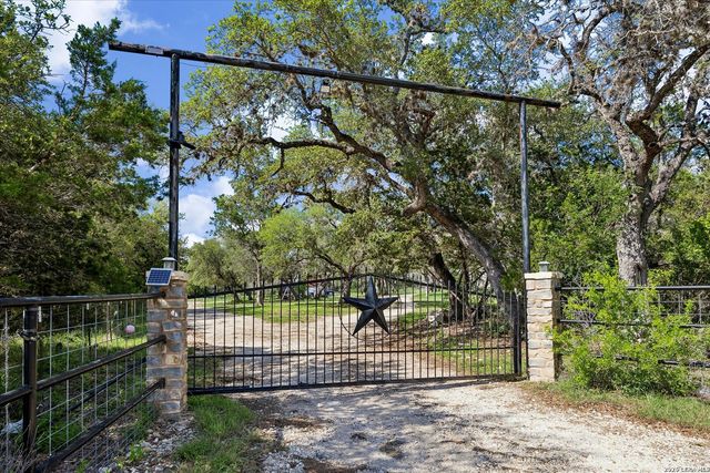 575 County Road 342, Hondo, TX 78861