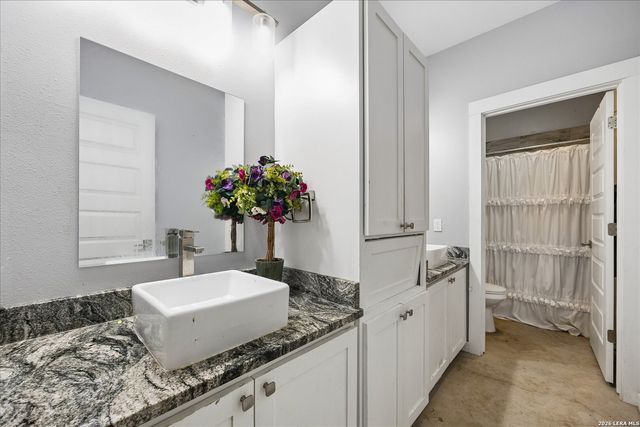 575 County Road 342, Hondo, TX 78861