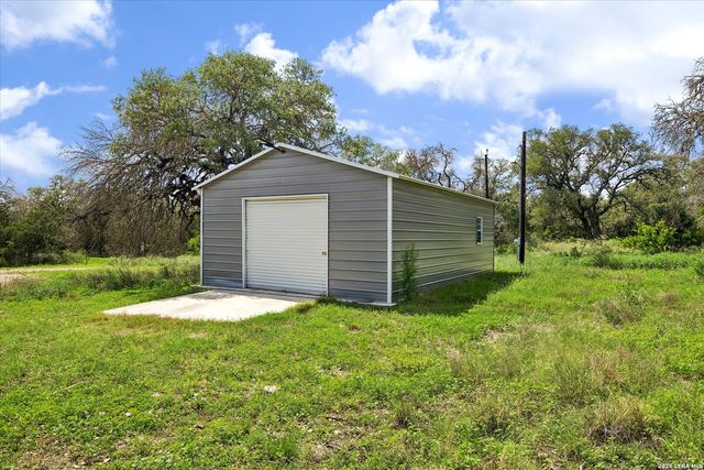575 County Road 342, Hondo, TX 78861