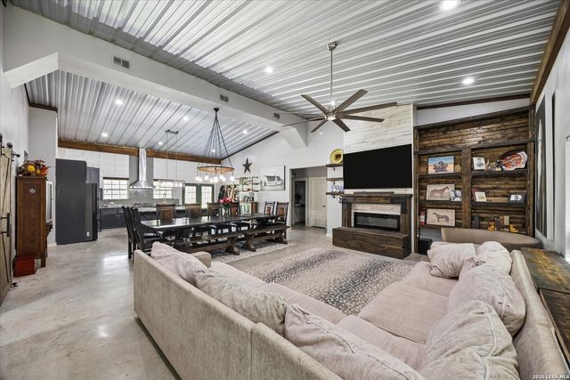 575 County Road 342, Hondo, TX 78861