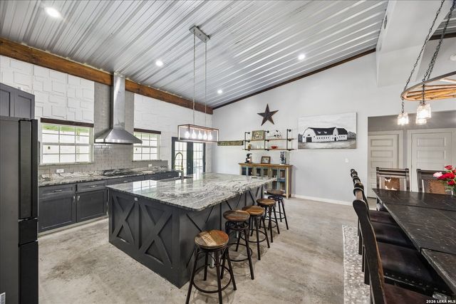 575 County Road 342, Hondo, TX 78861