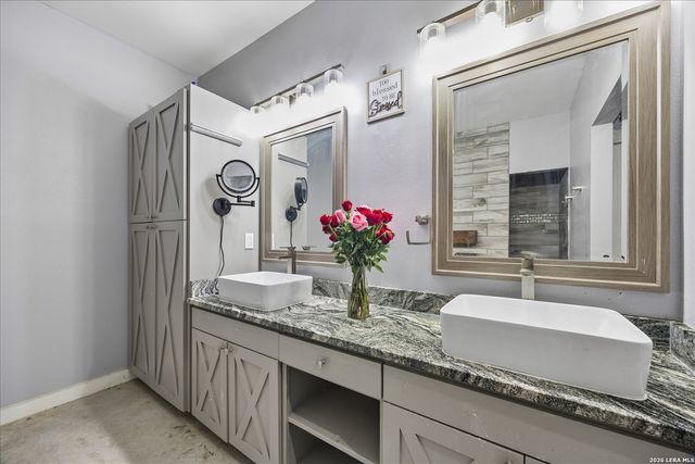 575 County Road 342, Hondo, TX 78861