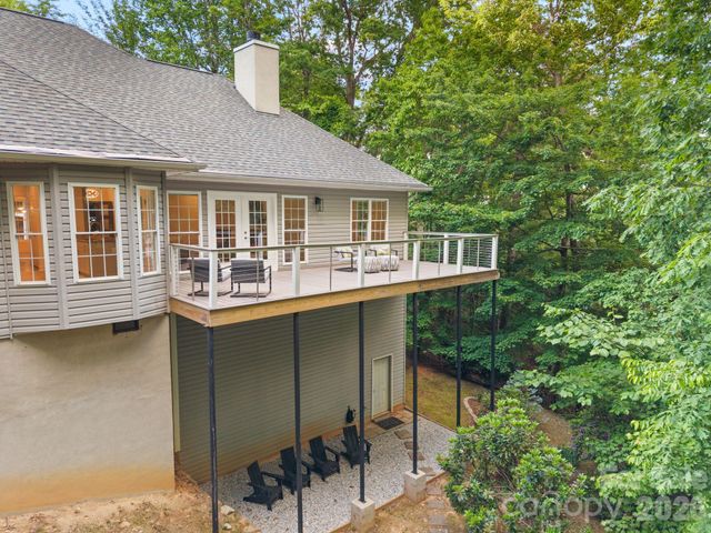2508 Carriage Falls Court, Hendersonville, NC 28791