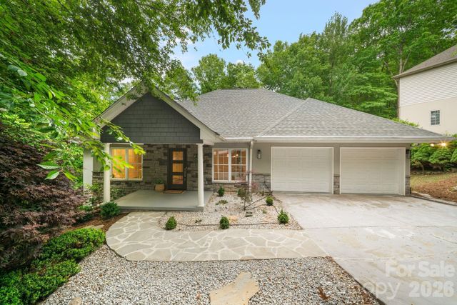 2508 Carriage Falls Court, Hendersonville, NC 28791