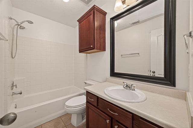 2704 Hewn Rock Way, Pearland, TX 77584