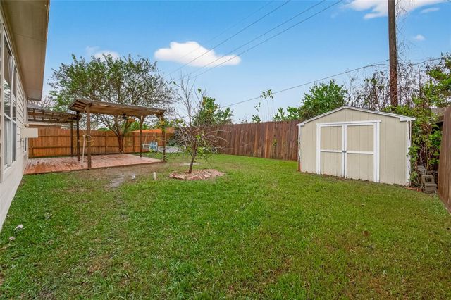 2704 Hewn Rock Way, Pearland, TX 77584