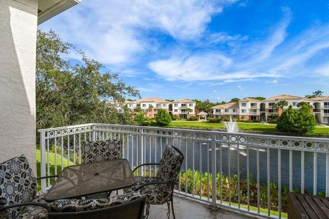 7302 W Myrtlewood Cir Circle W, Palm Beach Gardens, FL 33418
