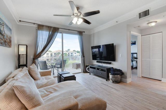 7302 W Myrtlewood Cir Circle W, Palm Beach Gardens, FL 33418