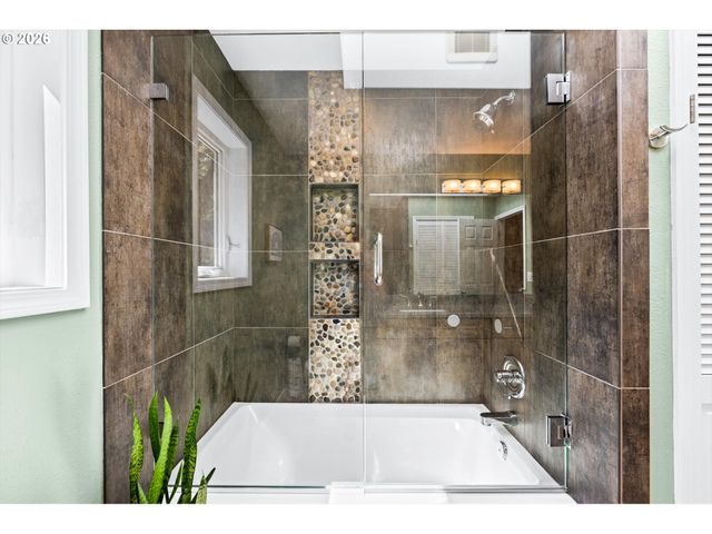 2726 Sw 28TH Dr, Portland, OR 97219