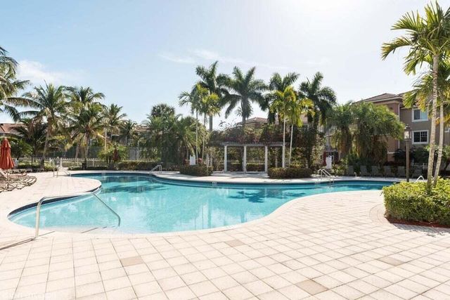 6410 Emerald Dunes Drive 205, West Palm Beach, FL 33411