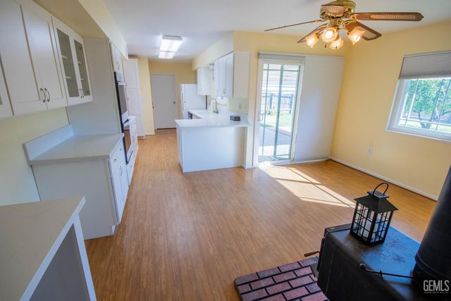 409 Cherry Hills Drive, Bakersfield, CA 93309