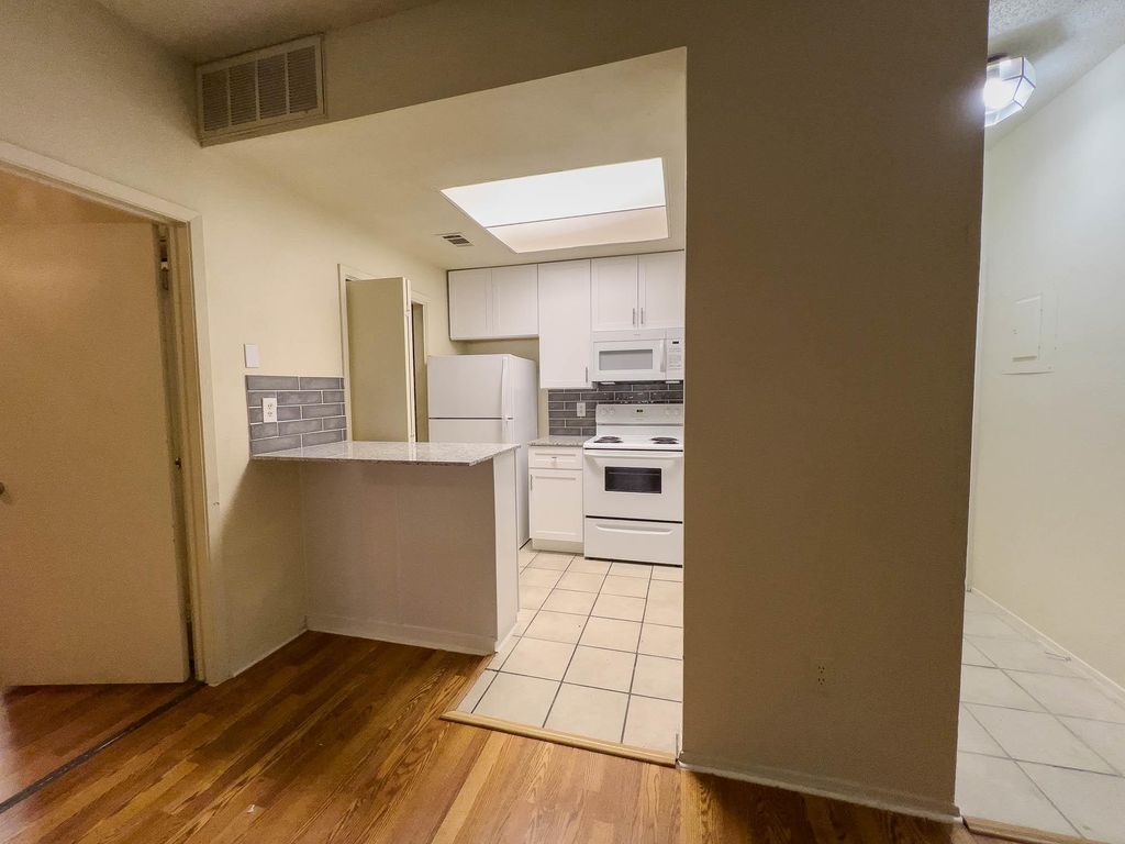 806 W 24th ST 130, Austin, TX 78705