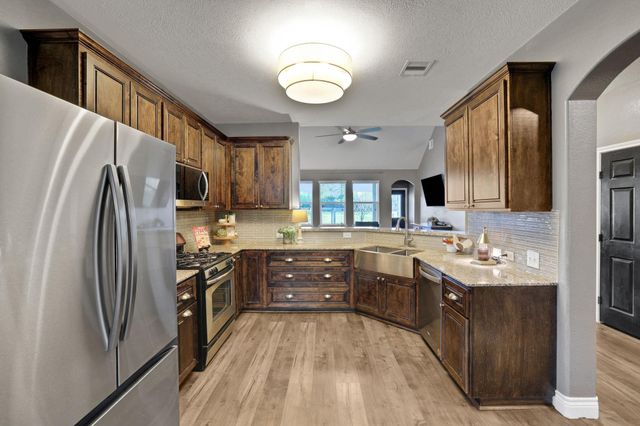 4618 Legends Bay Drive, Baytown, TX 77523