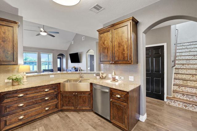 4618 Legends Bay Drive, Baytown, TX 77523