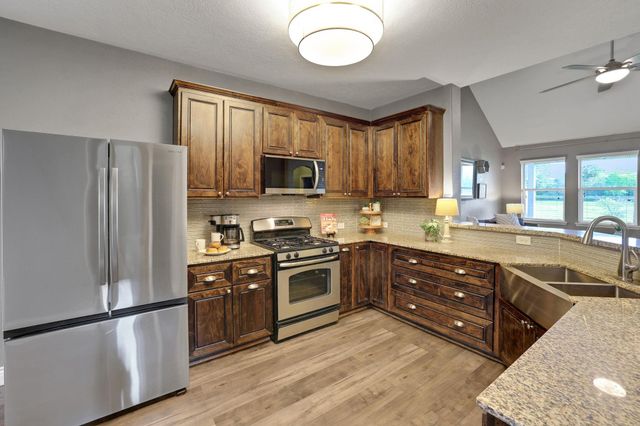 4618 Legends Bay Drive, Baytown, TX 77523