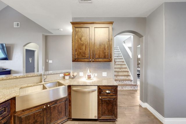 4618 Legends Bay Drive, Baytown, TX 77523