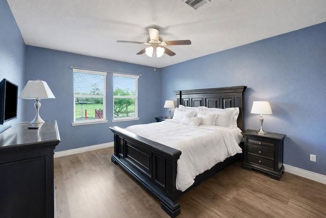 4618 Legends Bay Drive, Baytown, TX 77523