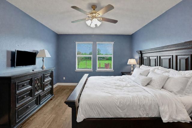 4618 Legends Bay Drive, Baytown, TX 77523