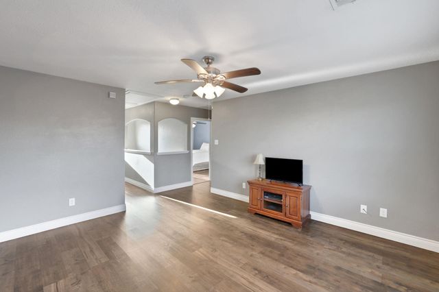 4618 Legends Bay Drive, Baytown, TX 77523