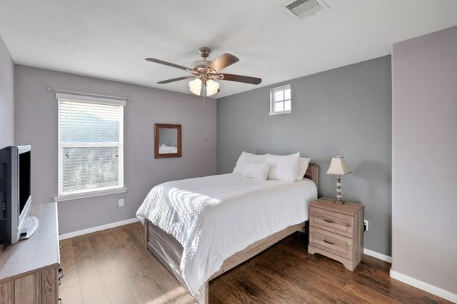 4618 Legends Bay Drive, Baytown, TX 77523