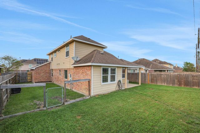 4618 Legends Bay Drive, Baytown, TX 77523
