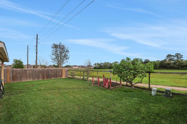 4618 Legends Bay Drive, Baytown, TX 77523