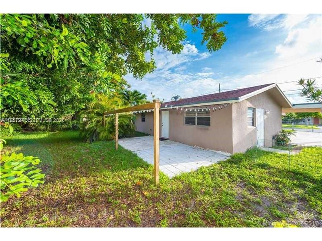 127 NW 13th Ave rear, Dania Beach, FL 33004