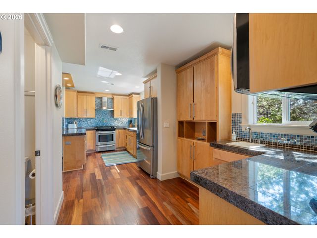 17460 OLD PACIFIC Hwy, Rockaway Beach, OR 97136