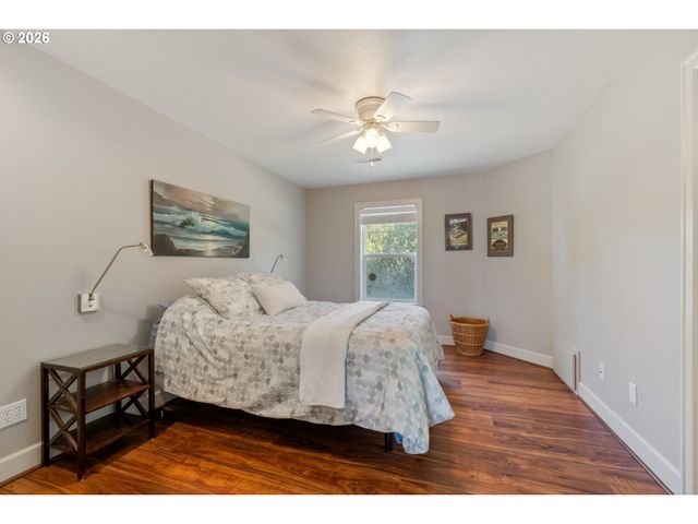 17460 OLD PACIFIC Hwy, Rockaway Beach, OR 97136