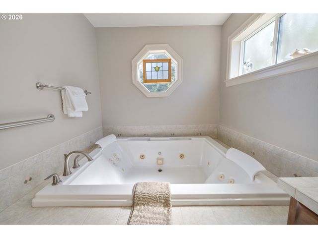17460 OLD PACIFIC Hwy, Rockaway Beach, OR 97136
