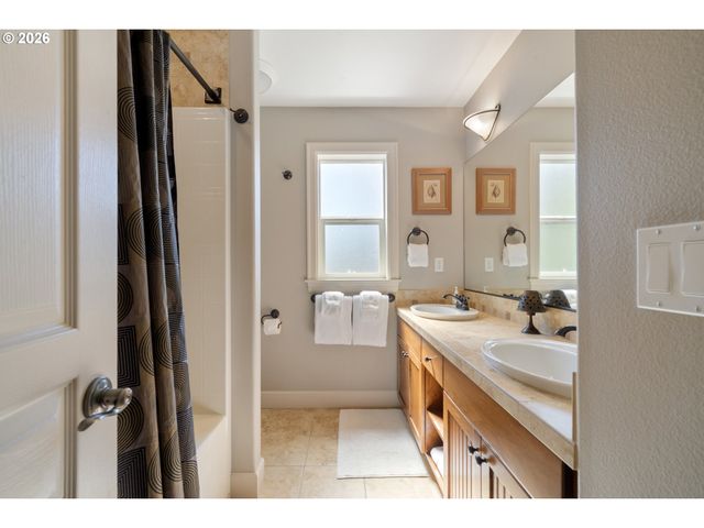 17460 OLD PACIFIC Hwy, Rockaway Beach, OR 97136