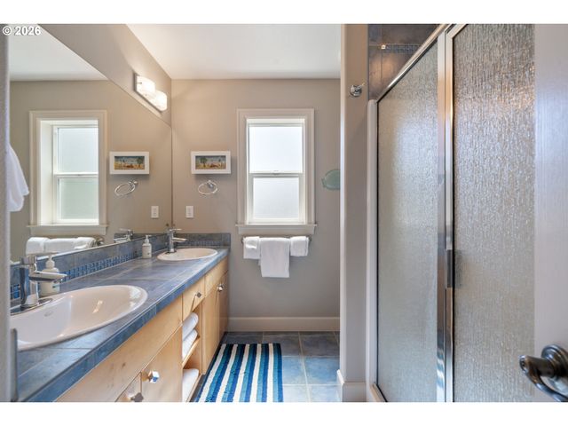 17460 OLD PACIFIC Hwy, Rockaway Beach, OR 97136