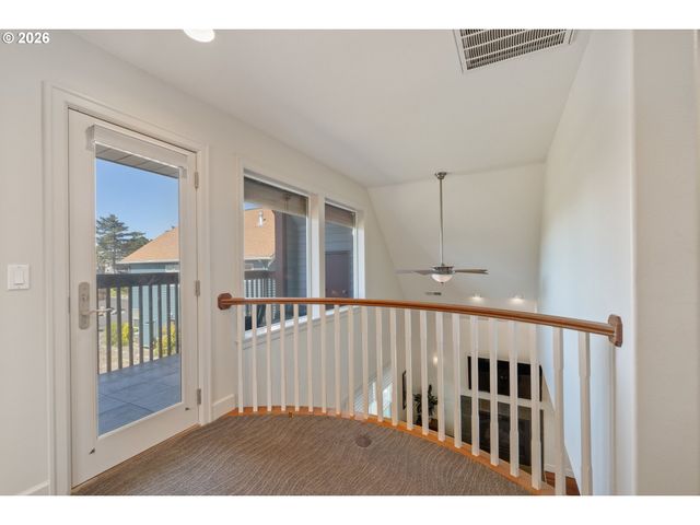 17460 OLD PACIFIC Hwy, Rockaway Beach, OR 97136