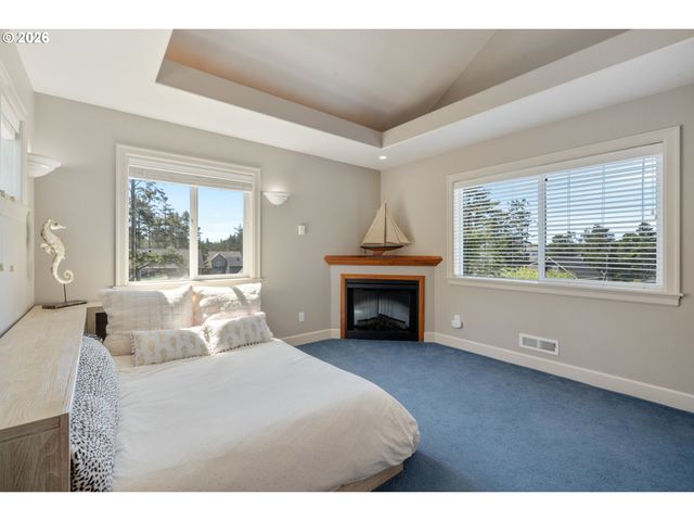 17460 OLD PACIFIC Hwy, Rockaway Beach, OR 97136