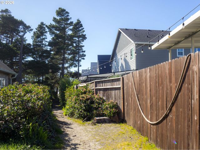 17460 OLD PACIFIC Hwy, Rockaway Beach, OR 97136