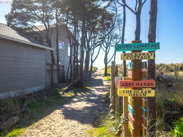 17460 OLD PACIFIC Hwy, Rockaway Beach, OR 97136