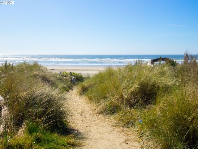 17460 OLD PACIFIC Hwy, Rockaway Beach, OR 97136