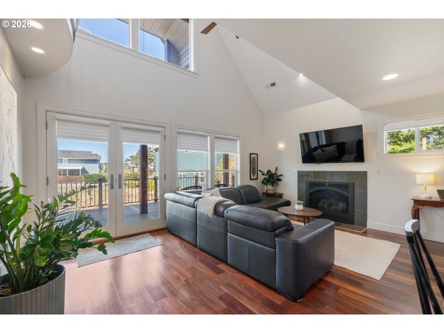 17460 OLD PACIFIC Hwy, Rockaway Beach, OR 97136