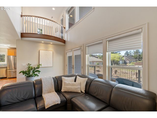 17460 OLD PACIFIC Hwy, Rockaway Beach, OR 97136