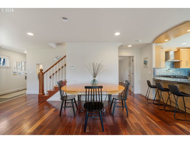 17460 OLD PACIFIC Hwy, Rockaway Beach, OR 97136
