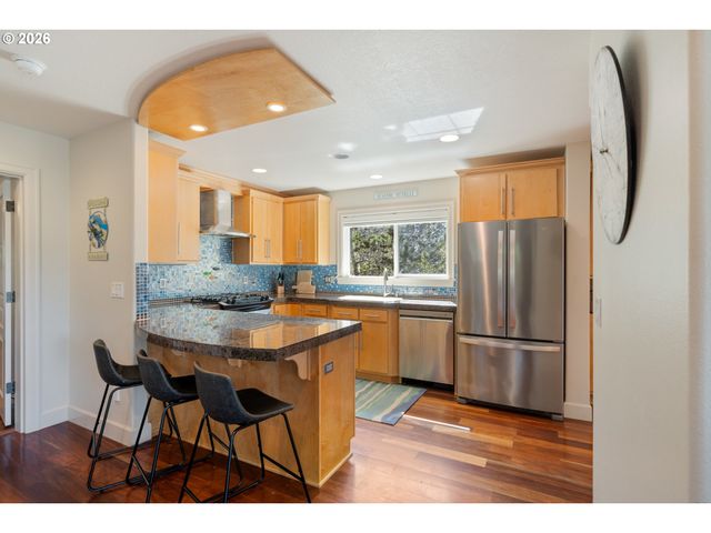 17460 OLD PACIFIC Hwy, Rockaway Beach, OR 97136
