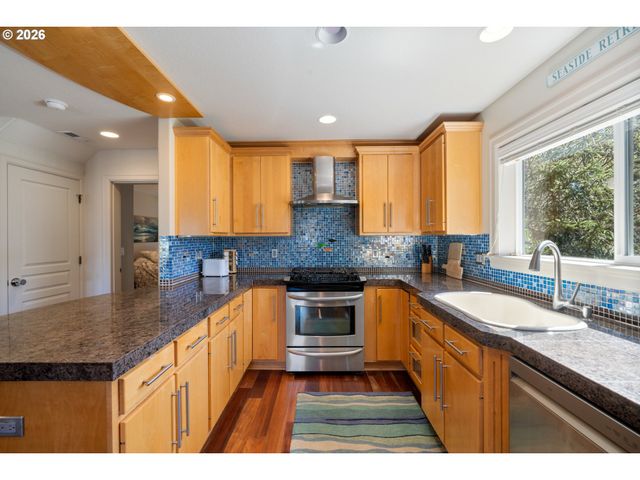 17460 OLD PACIFIC Hwy, Rockaway Beach, OR 97136